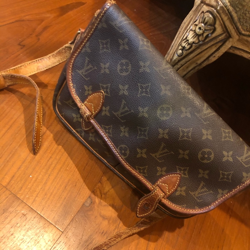 LOUIS VUITTON Monogram Crossbody